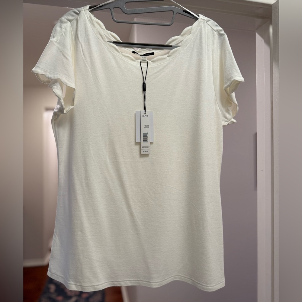 NWT Scalloped Women's Top - Picture 2 of 3